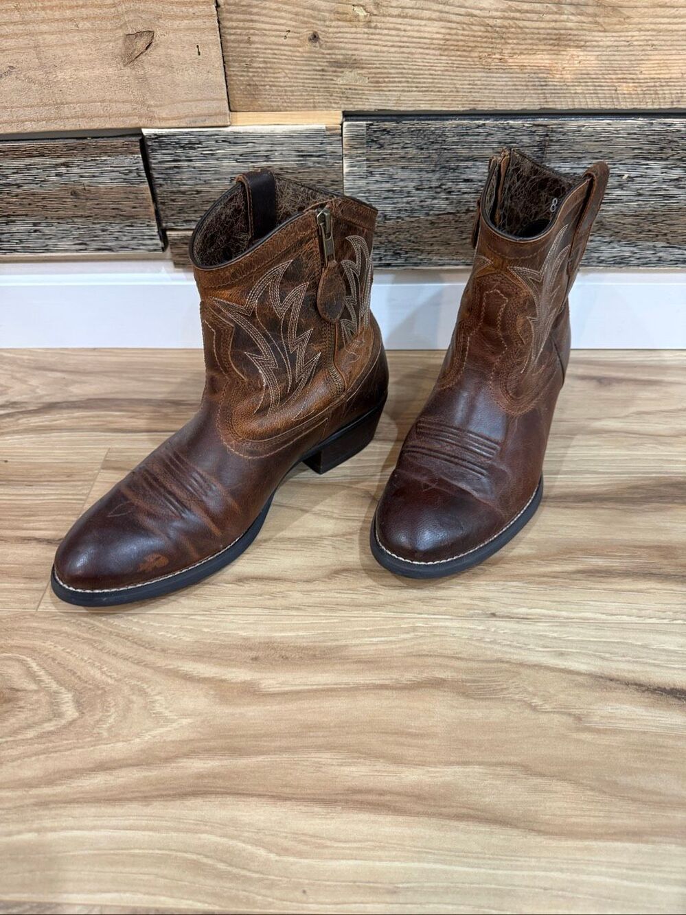 Ariat western boots sz 8.5